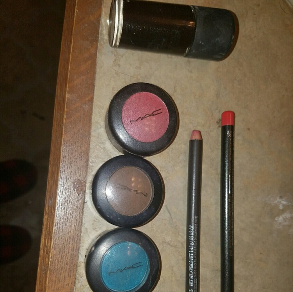 Showing - Picture 2 of 2